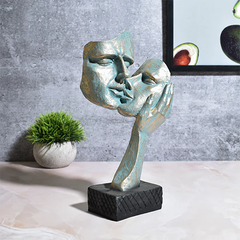 Polyresin Couple Lovers Statue For Home Decor